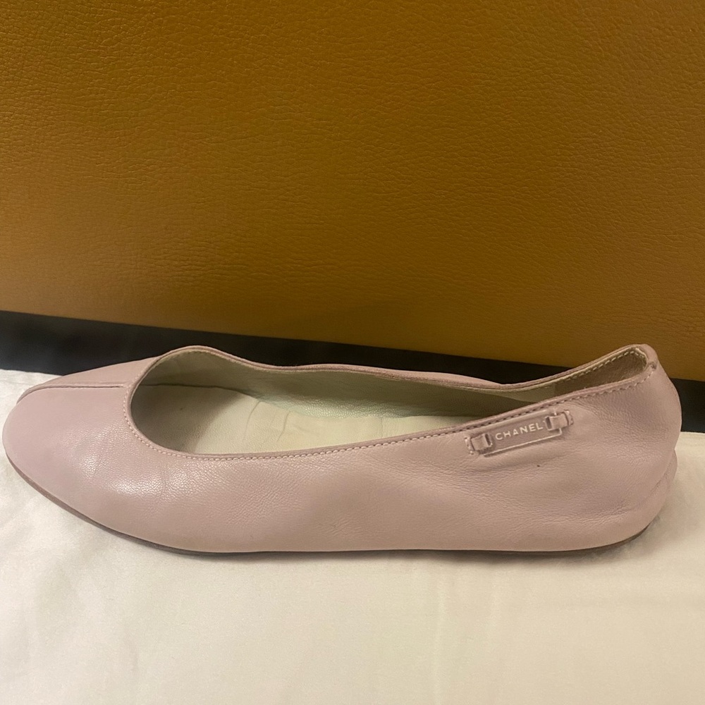 Authentic Chanel flat shoes in misty lilac